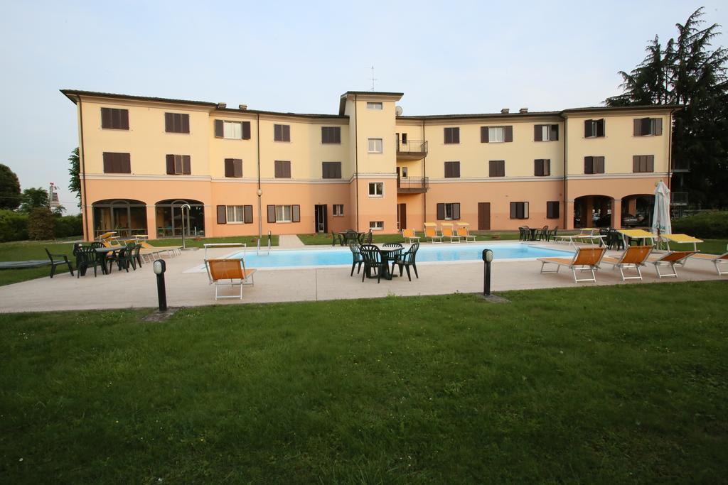 Hotel Le Ville Módena Exterior foto